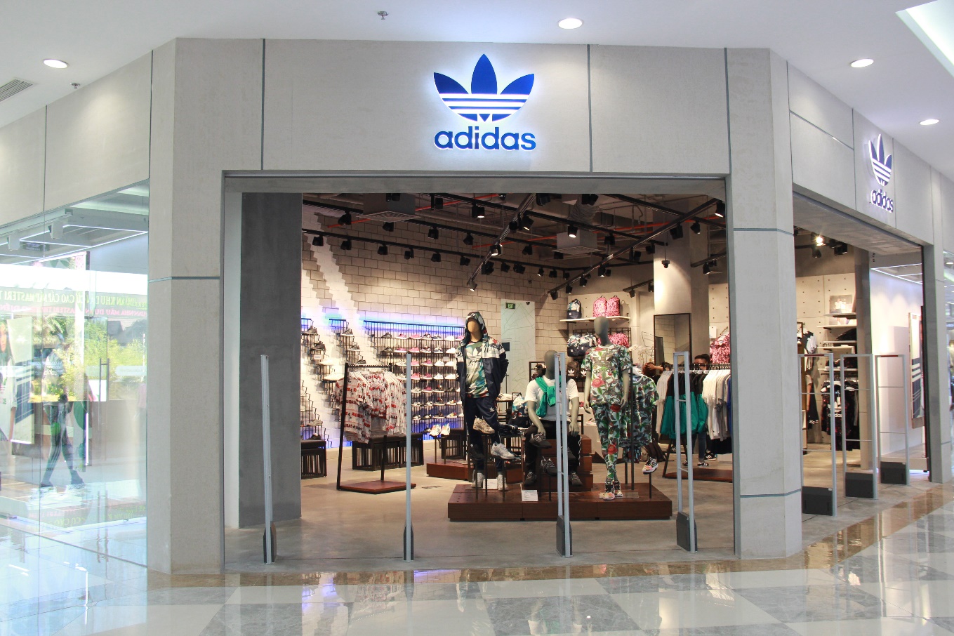 cửa hàng quần áo adidas nam